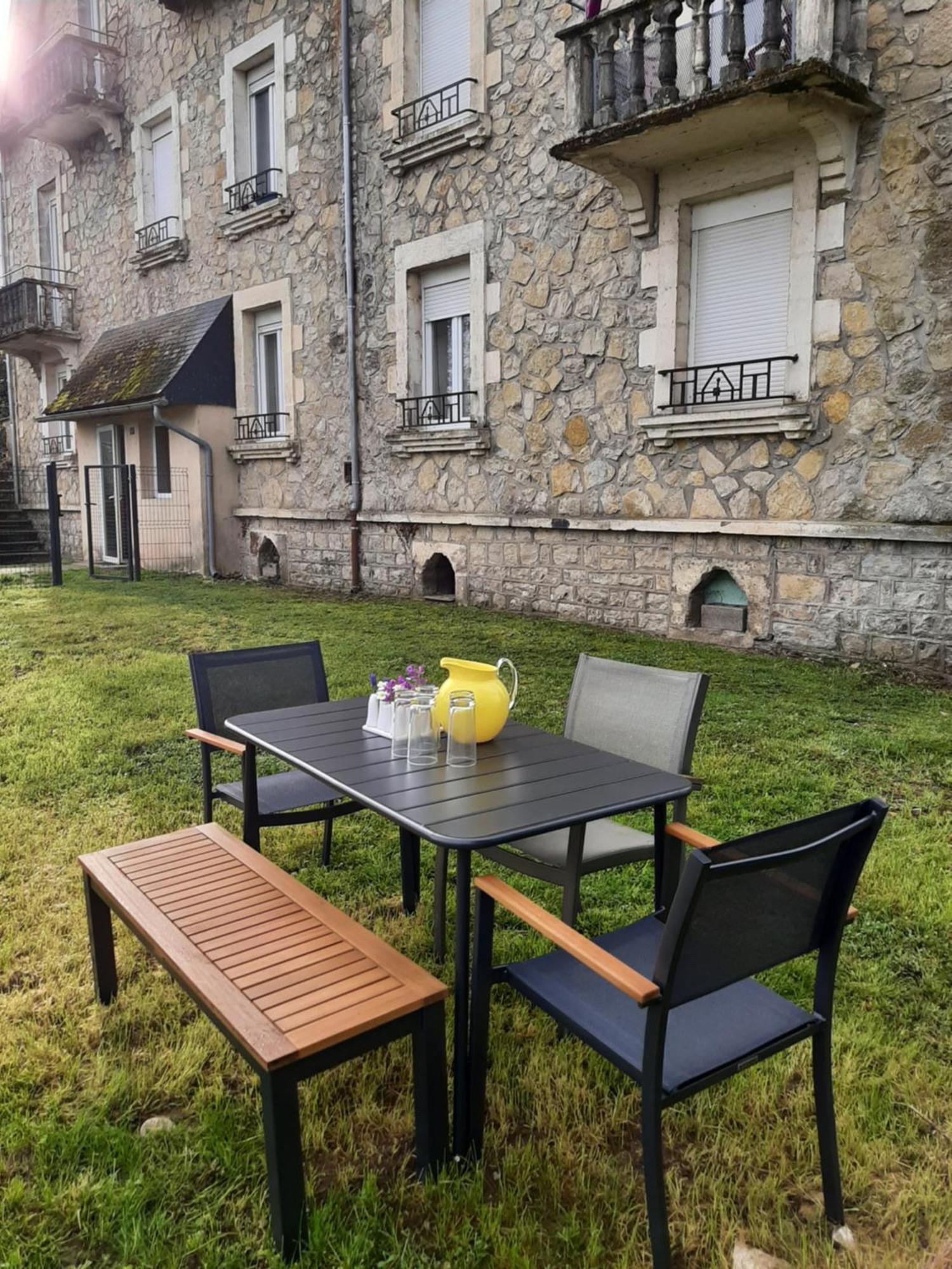 Grand Appartement Avec Jardin Bretenoux Exteriér fotografie